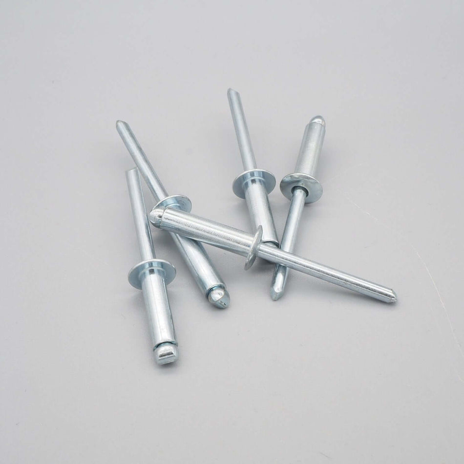 Bild på popnit/blindnit i stål.