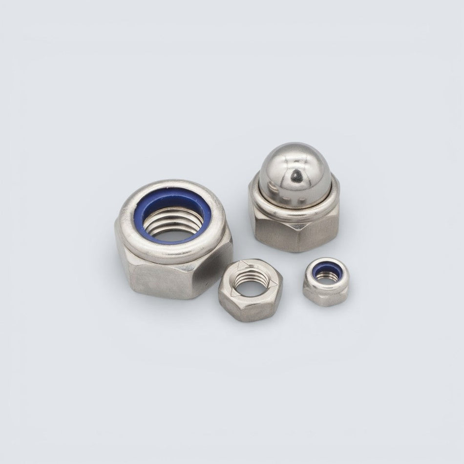 Bild på olika låsmuttrar i rostfritt stål.