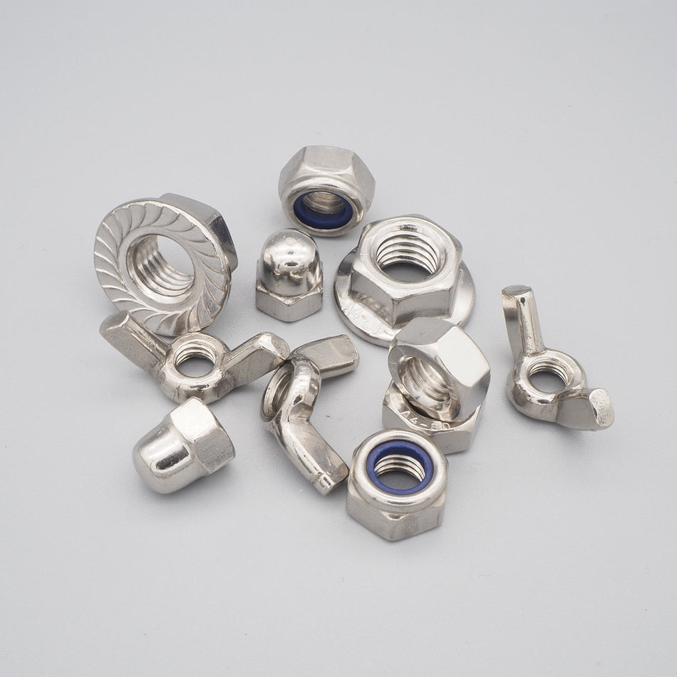 Bild på muttrar i rostfritt stål.
