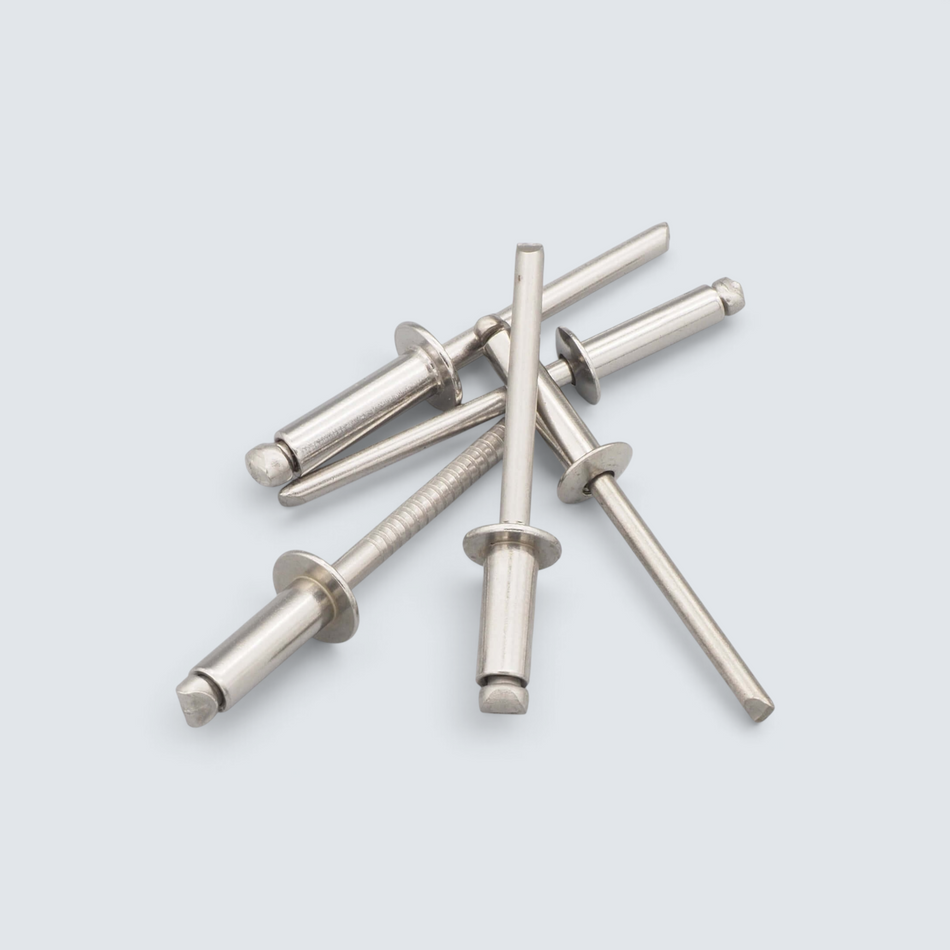 Rostfri.nu A4 stainless steel blind rivets with dome heads for corrosion-resistant fastening in metal and composite.