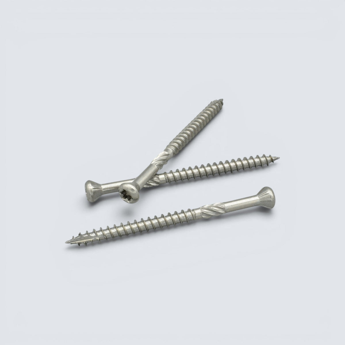 A2 rostfria trallskruvar med upphöjt försänkt huvud och Torx-spår, för utomhuskonstruktioner i trä.