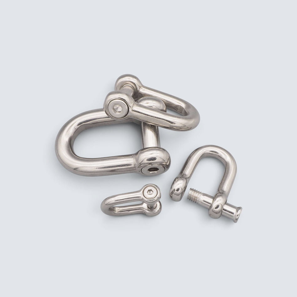 Rostfri.nu D-shackles in A4 acid-proof stainless steel with flush hex screw heads for snag-free marine use.